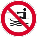 Verbotszeichen: Wasserski-Aktivitäten verboten nach ISO 20712-1 (WSP 011)