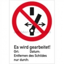 Verbotszeichen mit Text und Piktogramm: Kombischild Schalten verboten - Es wird gearbeitet!